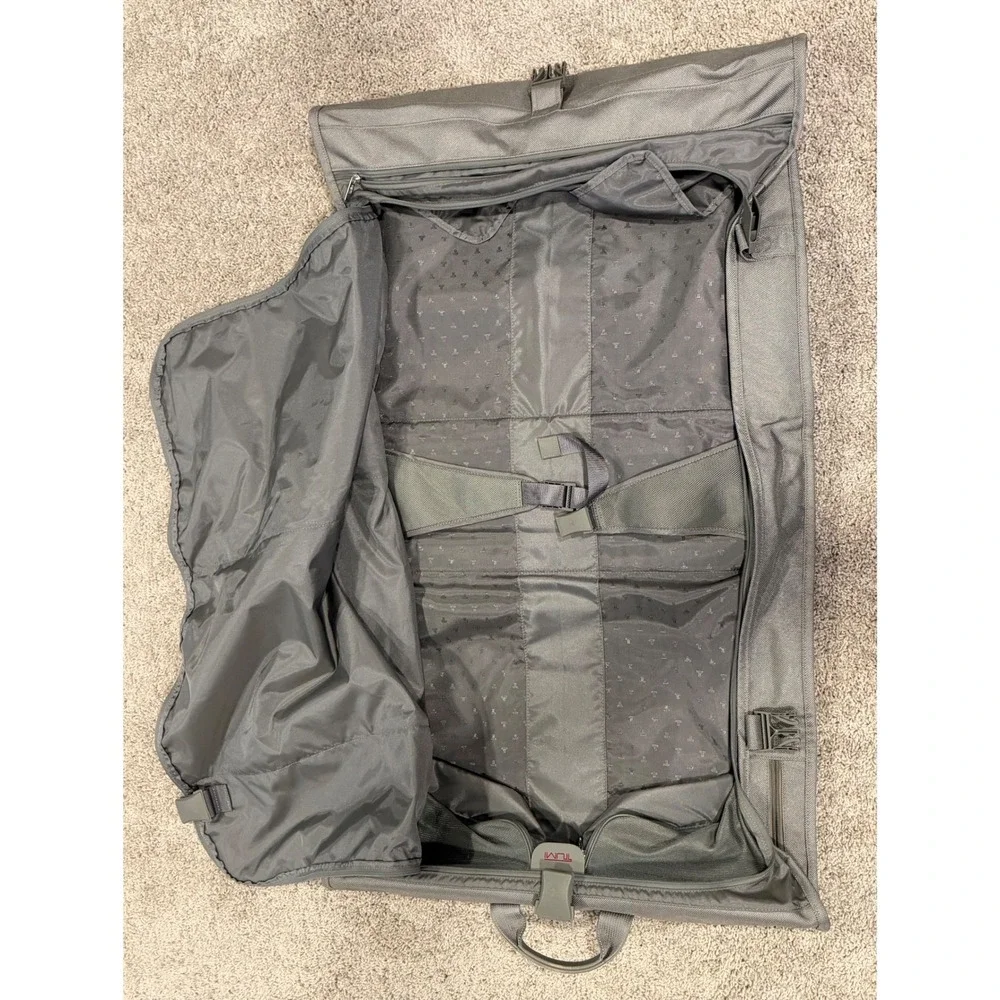 Tumi Alpha Grey Ballistic Nylon Tri-Fold Garment Bag Travel Suit Carrier Luggage